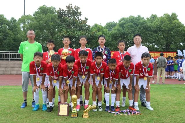中国女排3-2淘汰美国，赛后球员表现评分：3满分3优秀 2及格
